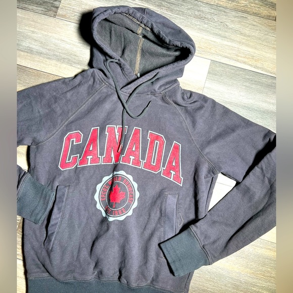 Disney Parks Authentic‎ Epcot Canada Hoodie- Small - Picture 1 of 10